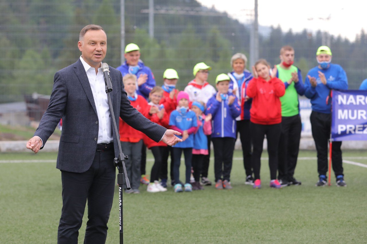 Andrzej Duda zdecydowanie prowadzi z Rafałem Trzaskowskim w sondażu Social Changes dla wPolityce.pl. W wynikach sondażu brak jednak informacji, co stałoby się w II turze wyborów. Andrzej Duda może liczyć na 41 proc. poparcia, a Rafał Trzaskowski - na 29 proc.