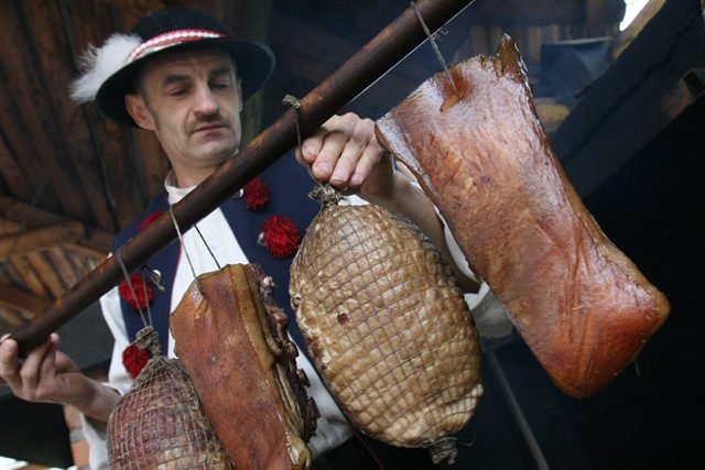 Nowe regulacje Unii Europejskiej mogą poważnie zaszkodzić producentom wędzonych wędlin