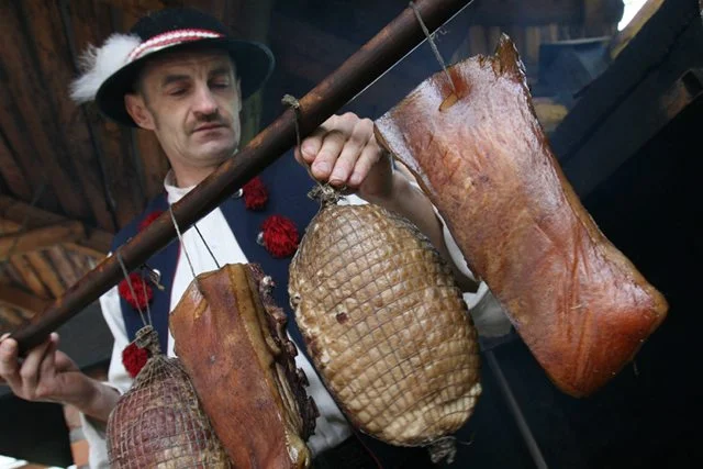 Nowe regulacje Unii Europejskiej mogą poważnie zaszkodzić producentom wędzonych wędlin
