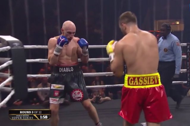 Krzysztof "Diablo" Włodarczyk podczas walki z Muratem Gasijewem.