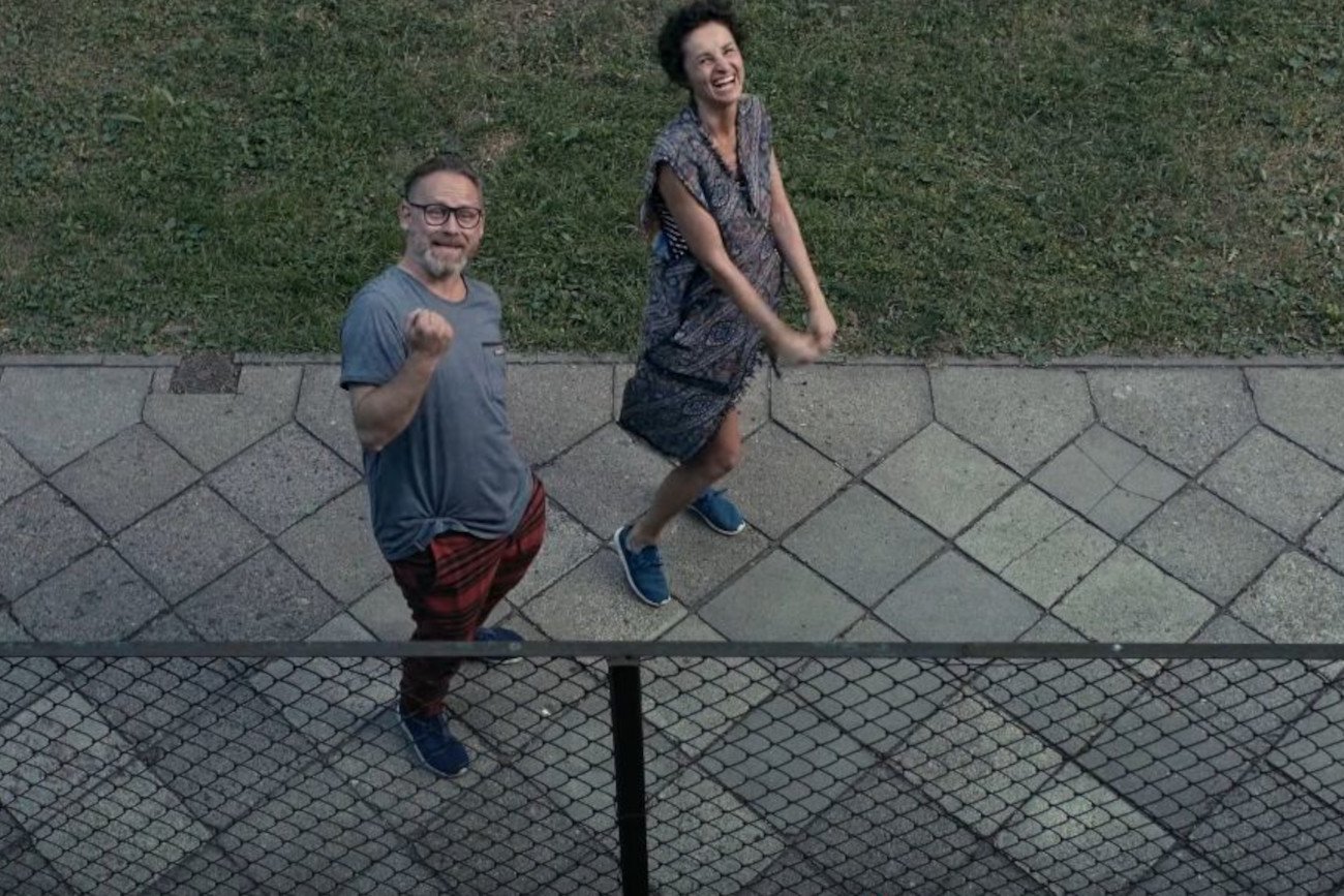 "Film balkonowy" zachwycił widzów i trudno się dziwić [RECENZJA]