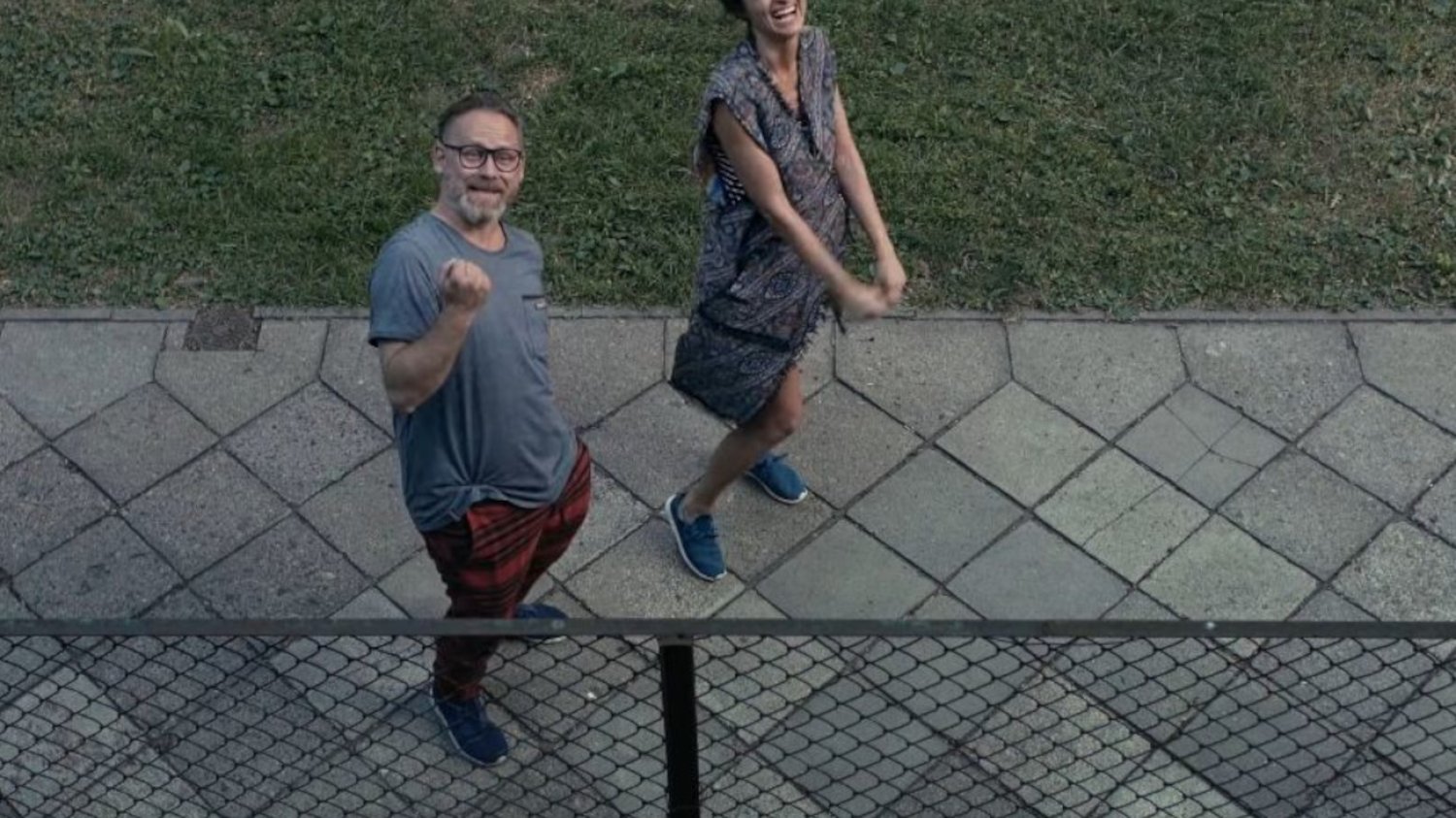 "Film balkonowy" zachwycił widzów i trudno się dziwić [RECENZJA]