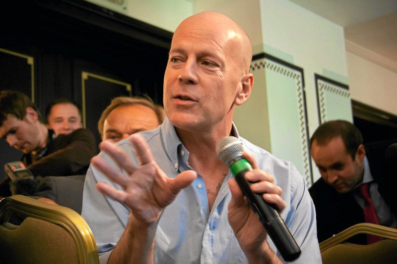 Chyba nikt nie ma wątpliwości, że Bruce Willis jest przystojnym facetem. Kwestia braku włosów nie ma znaczenia.