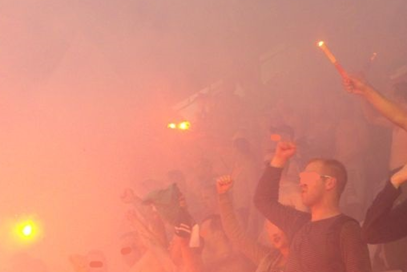 Kibice ze Śląska obejrzeli mecz swojej drużyny, ale zdążyli też "walczyć z komuną" przed domem Stefana Michnika.