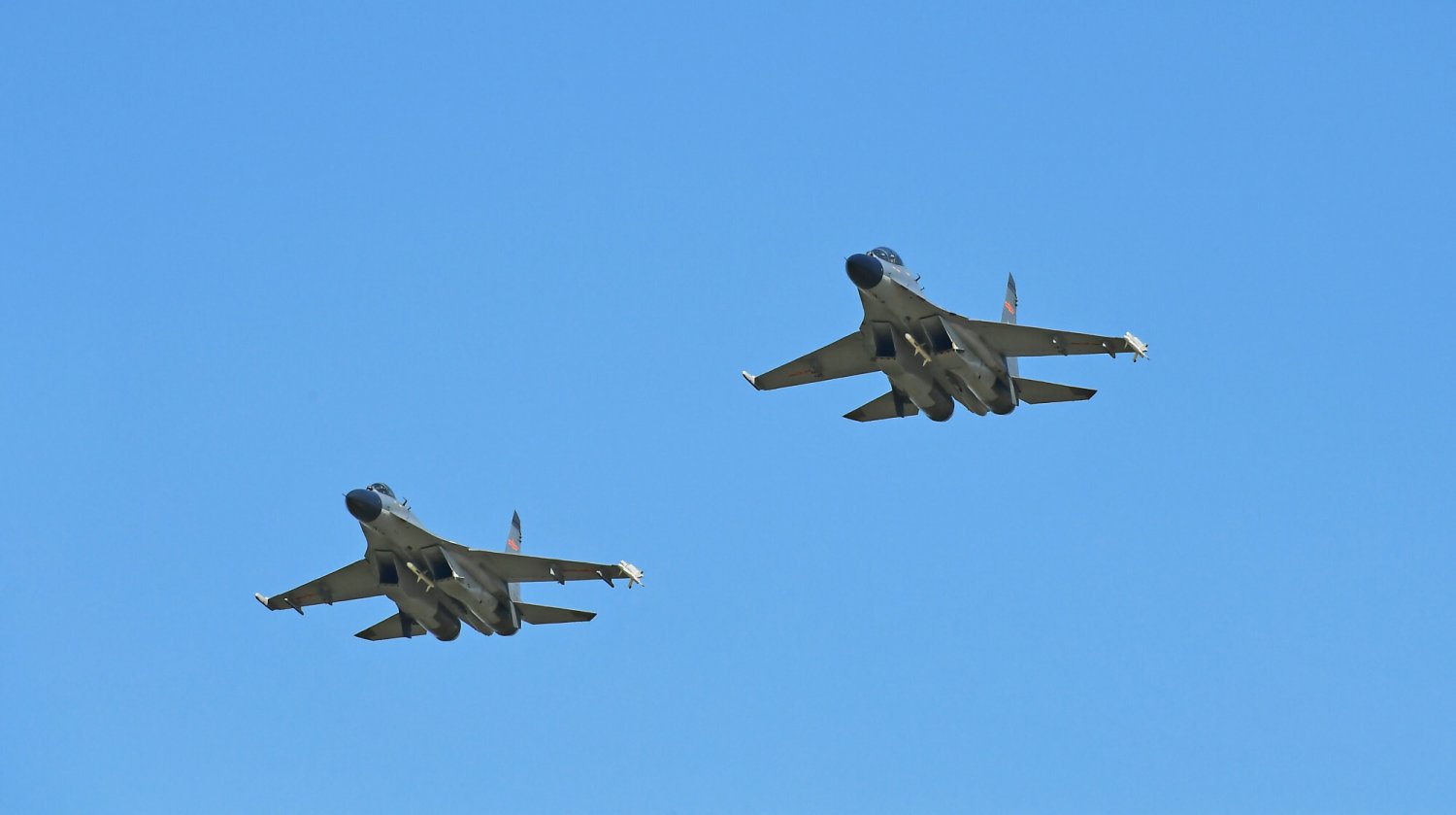 Tajwan poinformował, że w kontrolowaną przez nich strefę obrony powietrznej w niedzielę wleciały chińskie samoloty wojskowe.