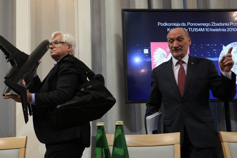 Podkomisja Smoleńska kierowana przez Antoniego Macierewicza ma nową siedzibę, już poza gmachem MON.