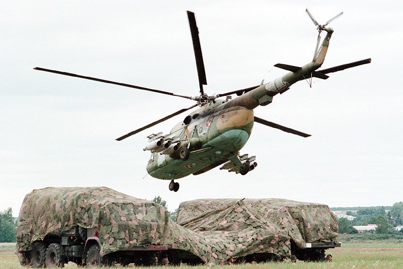 W polskim wojsku próżno szukać nowoczesnych śmigłowców. Zamiast nich na ćwiczeniach żołnierzy WOT pojawiły się konie.