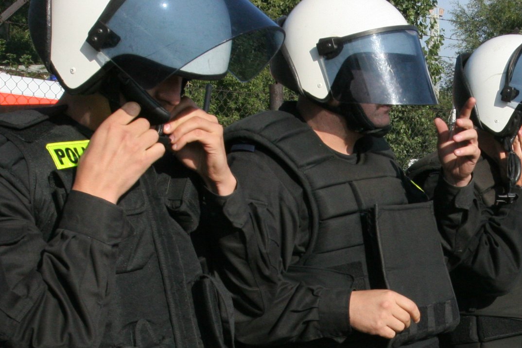 W Kostrzynie funkcjonariusze dostarczyli zwolnienia lekarskie.