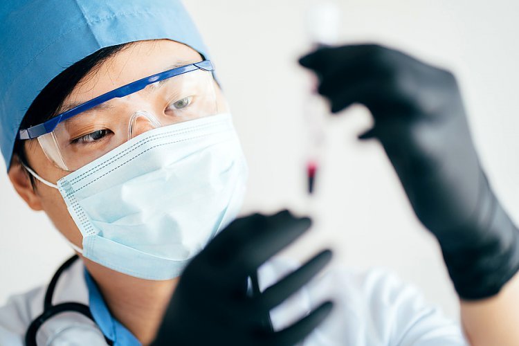 WHO awaryjnie dopuściła chińską szczepionkę na covid-19.