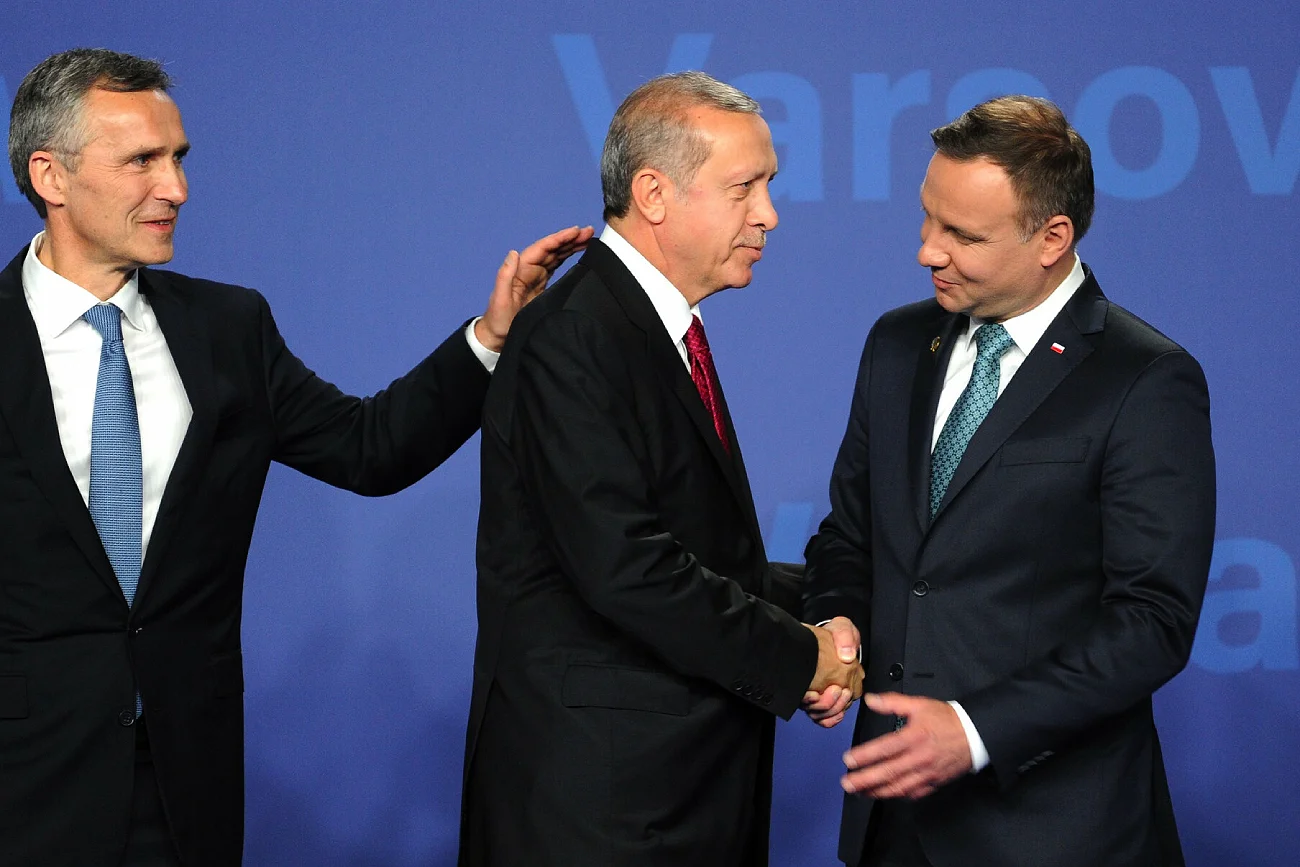 Jens Stoltenberg, Recep Tayyip Erdoğan i Andrzej Duda na szczycie NATO.