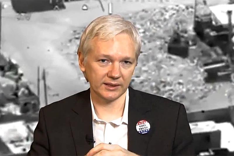 Julia Assange i WikiLeaks wyżej stawia pieniądze, niż bezpieczeństwo informatorów? Tak twierdzi szef Google, Erich Schmidt.