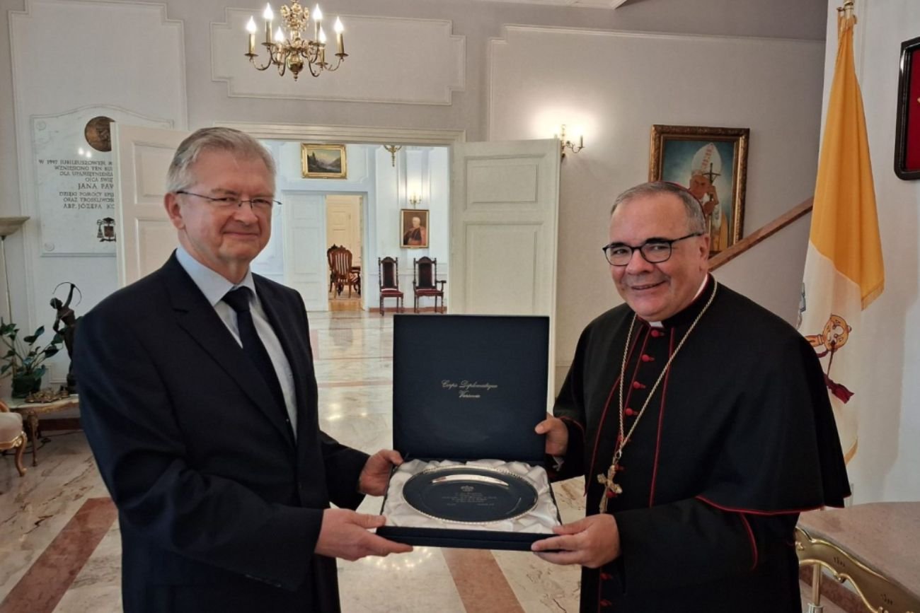 Siergiej Andriejew opuszcza Polskę. Kościół wręczył mu pamiątkowy talerz