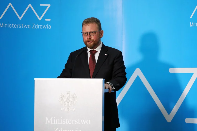Minister zdrowia dojeżdża do pracy rowerem.