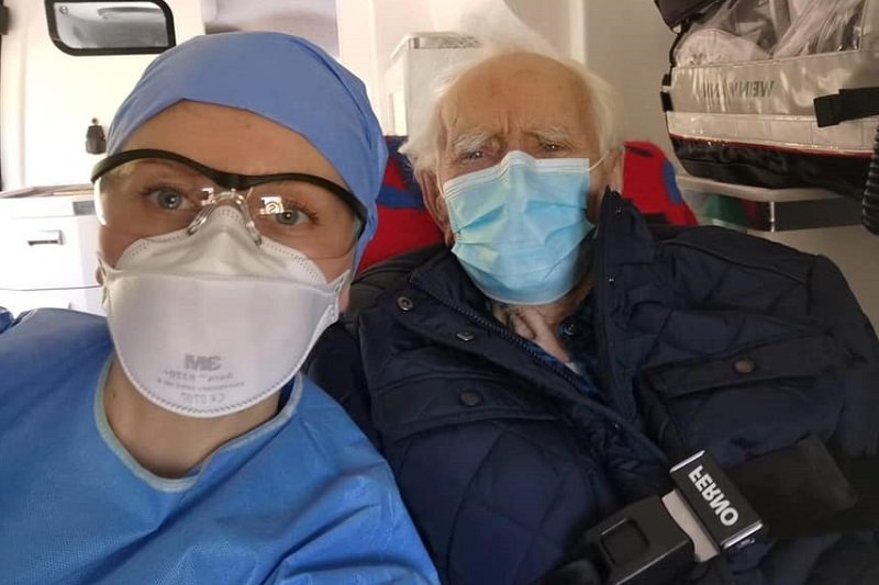 Pan Stanisław z Warszawy pokonał koronawirusa.