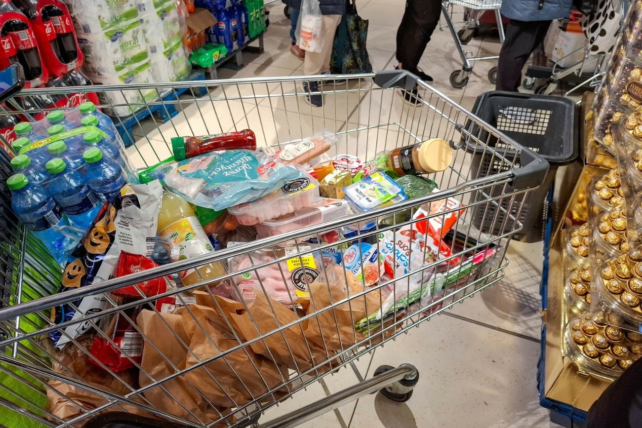 Ceny w sklepach znowu poszły w górę. Te produkty podrożały najbardziej.