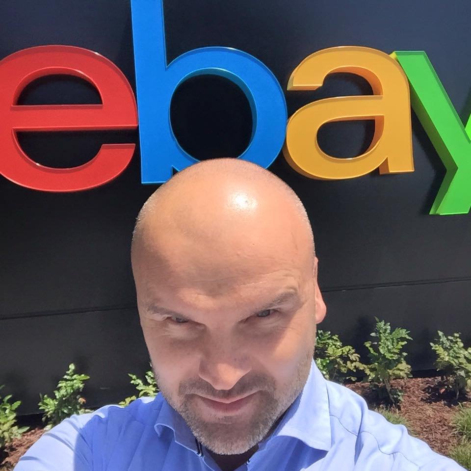 Twórca innowacyjnych polskich paczkomatów Rafał Brzoska.