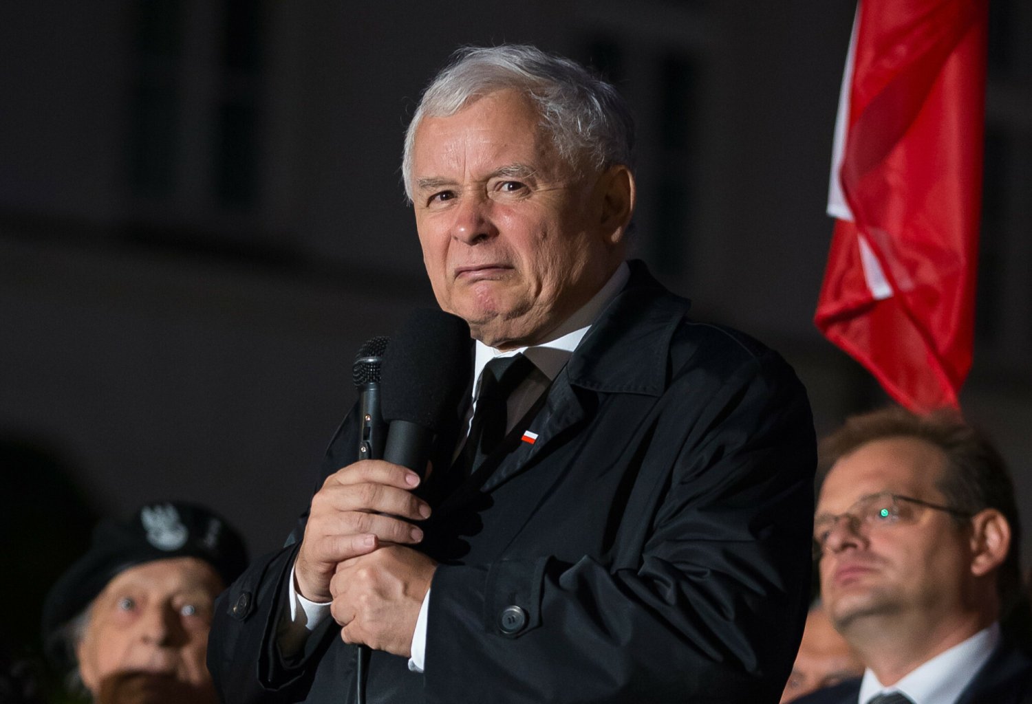 Poparcie dla PiS spada poniżej 30 proc. Tak złych notowań partia Jarosława Kaczyńskiego nie miała od dawna.