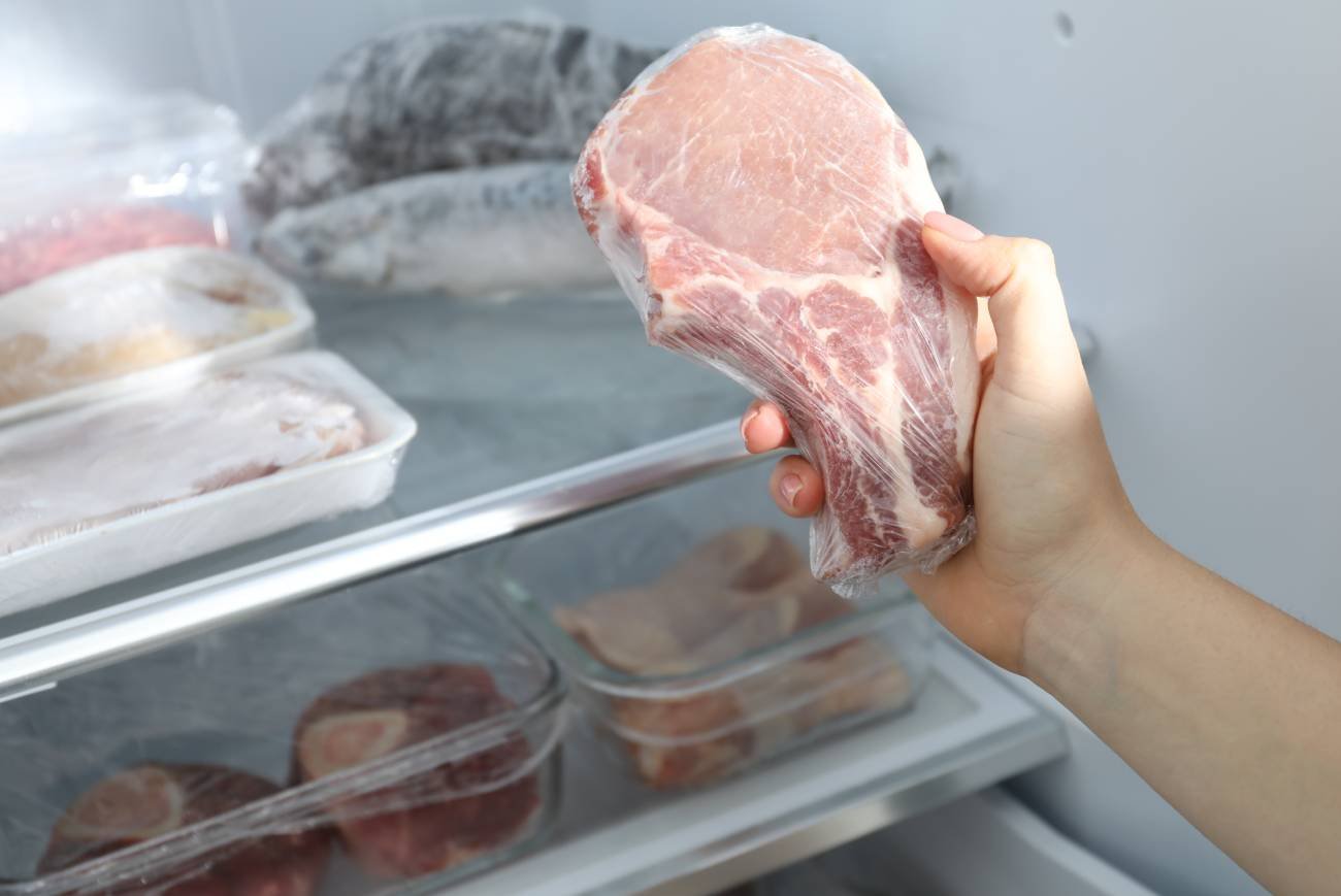 Ile czasu trzymać mięso w zamrażarce? O wiele krócej niż myślisz