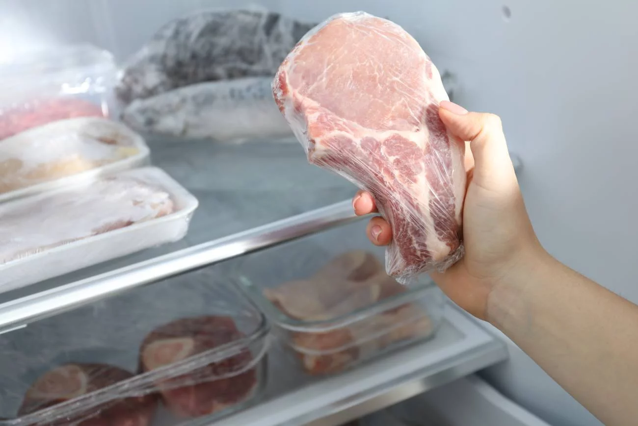 Ile czasu trzymać mięso w zamrażarce? O wiele krócej niż myślisz