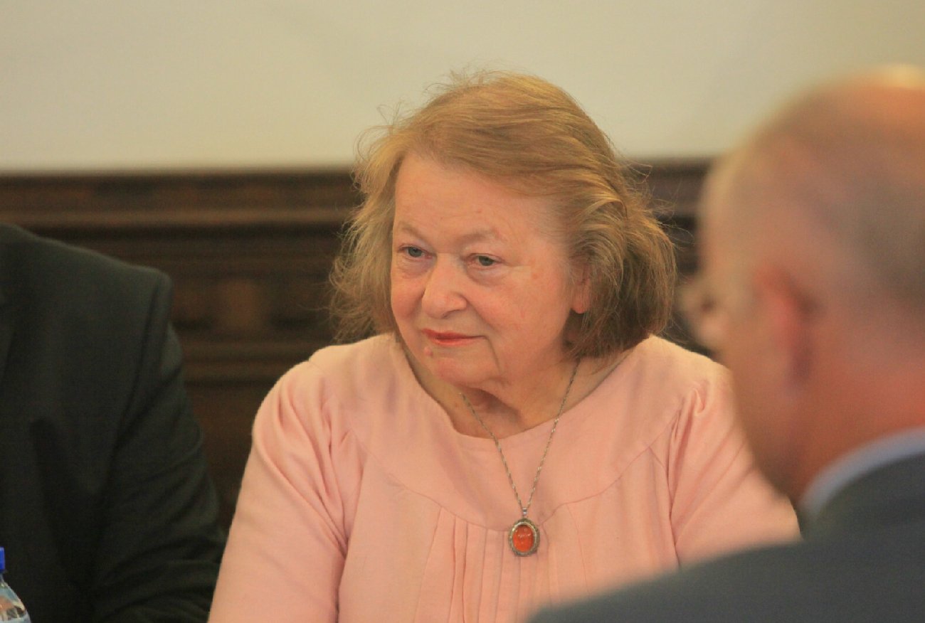 "Szamanka PiS" Janina Goss doceniona przez Kaczyńskiego. Ma pracę w Orlenie.