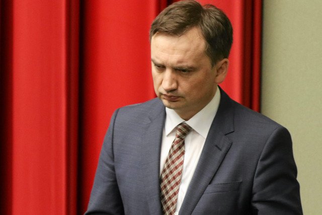 Wdowa po pośle, który zginął w katastrofie Tu-154, napisała list do Zbigniewa Ziobry. Prosi go o cofnięcie decyzji o ekshumacji szczątków męża.