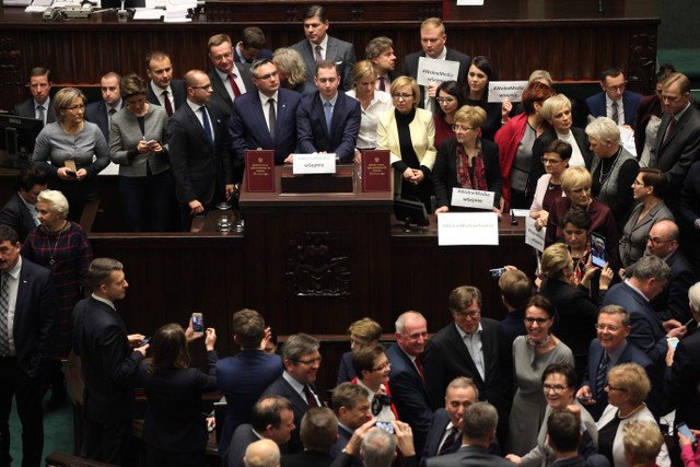 Dokument "Pucz" zostanie pokazany w niedzielę o godzinie 14:55.