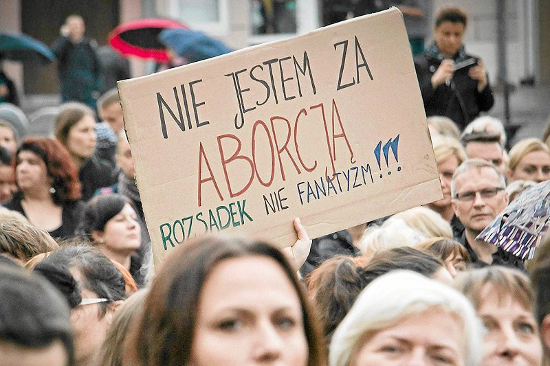 Prawo i Sprawiedliwość wciąż ma w rękawie aborcyjnego "asa". I wydaje się, że czeka, by rzucić go w najodpowiedniejszym dla siebie momencie.