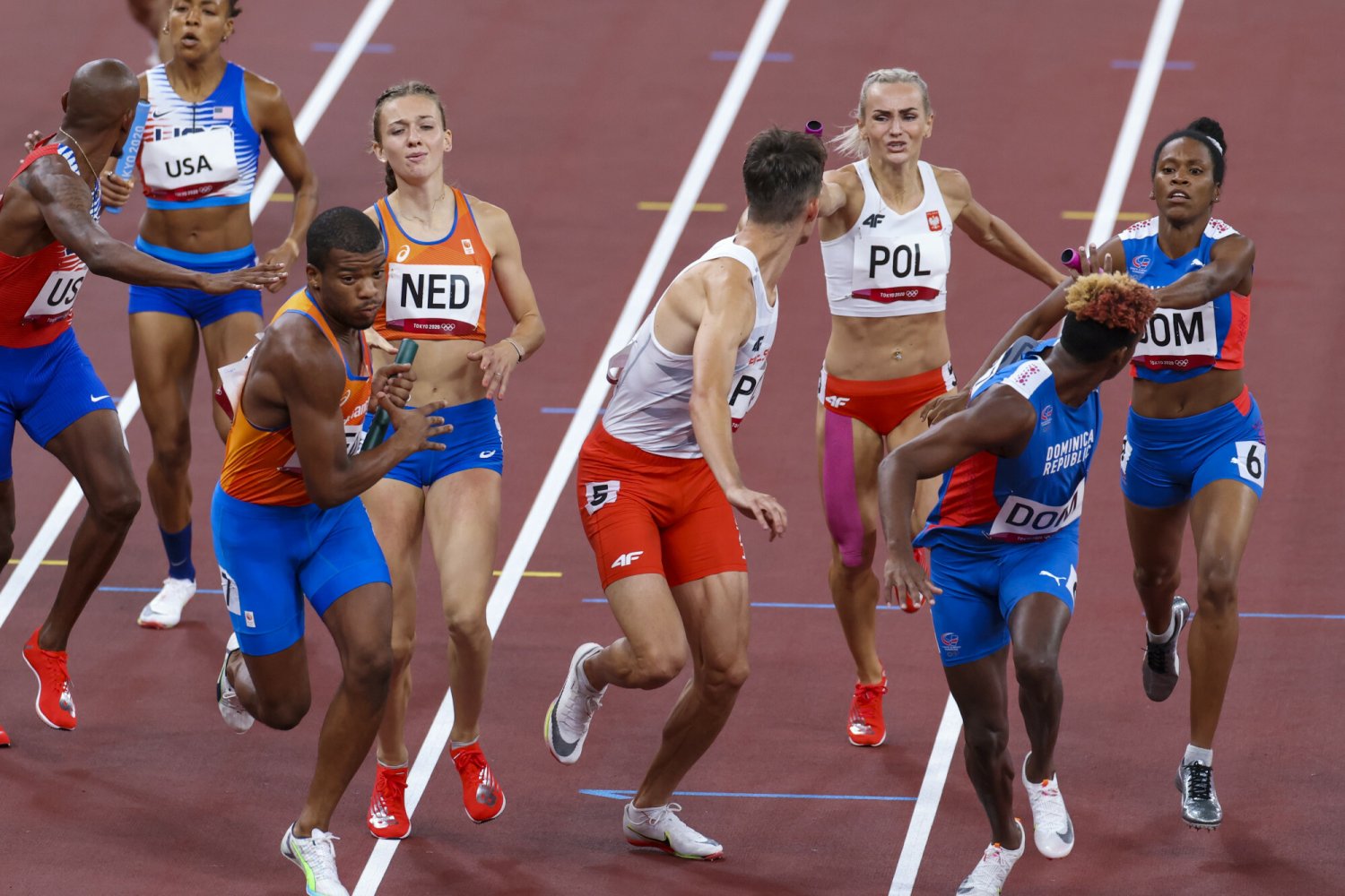 Polska sztafeta w trakcie złotego biegu w Tokio. To był popis Biało-Czerwonych!