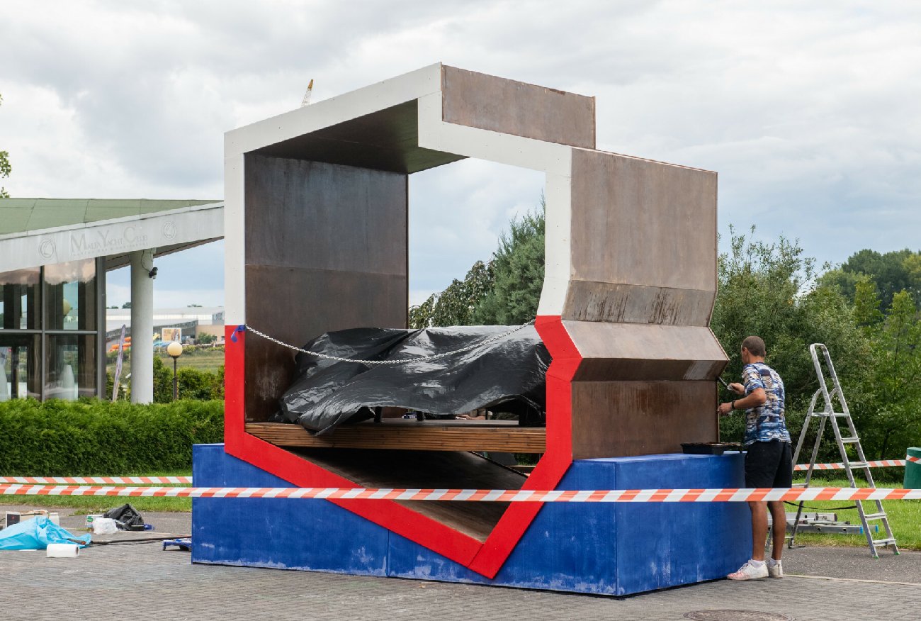 176 tys. za demontaż patriotycznych ławeczek. Brejza ujawnia dokument z BGK.