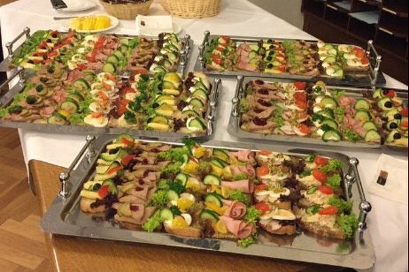 Zagadka "kanapkowego puczu" rozwikłana. Wreszcie wiadomo, kto zamówił słynne kanapki w Sejmie