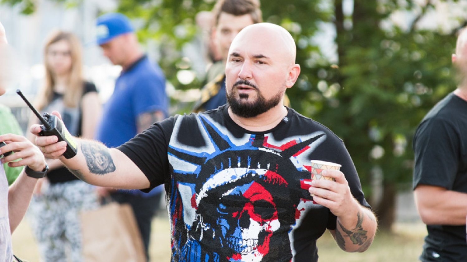 Ekipa filmowa Patryka Vegi została zaatakowana przez pijanych kiboli podczas kręcenia scen do najnowszego filmu.