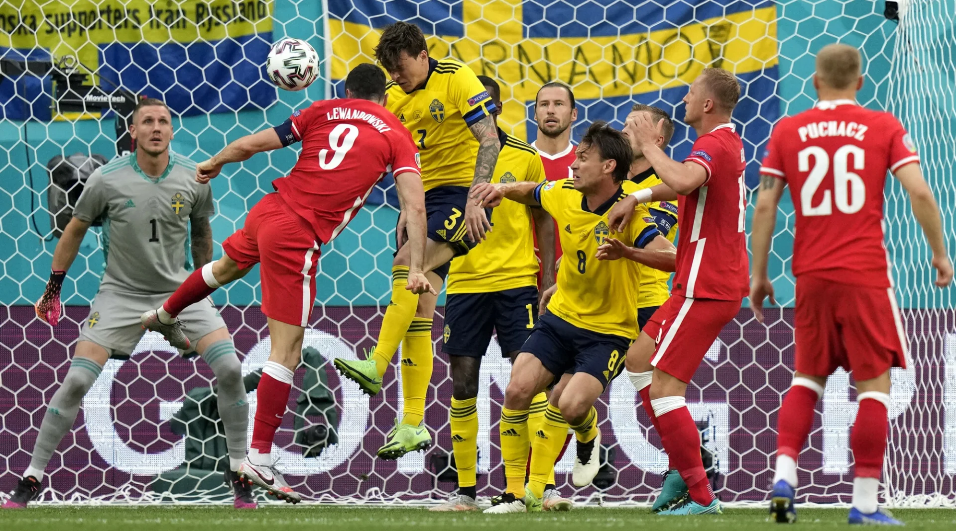Polacy ze Szwedami zagrali o życie w finałach Euro 2020, mecz w Sankt Petersburgu przegrali
