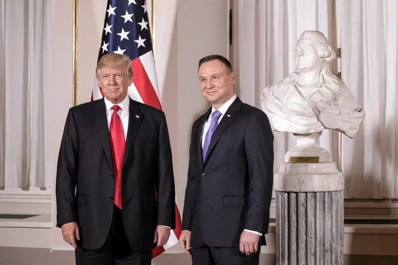 Andrzej Duda nie odezwał się na konferencji z Donaldem Trumpem ani słowem...