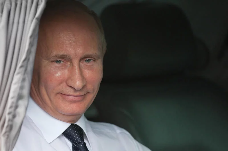 Twórcy perfum doszli do wniosku, że Putin pachnie cytrynami, porzeczkami i szyszkami.