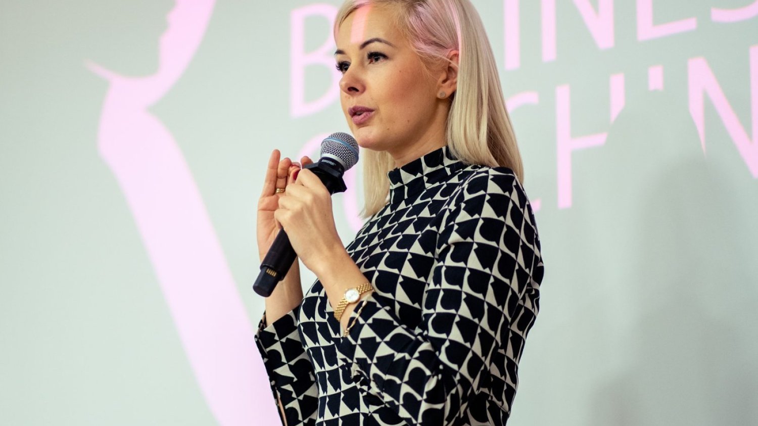 O projekcie "Kobieta Niezależna", równouprawnieniu w rodzinie, działalności biznesowej, życiu rodzinnym, wzmacnianiu niezależności kobiet w Polsce i występie w programie "Powerwomen" rozmawiamy z trenerką biznesu i autorka książek, Kamilą Rowińską