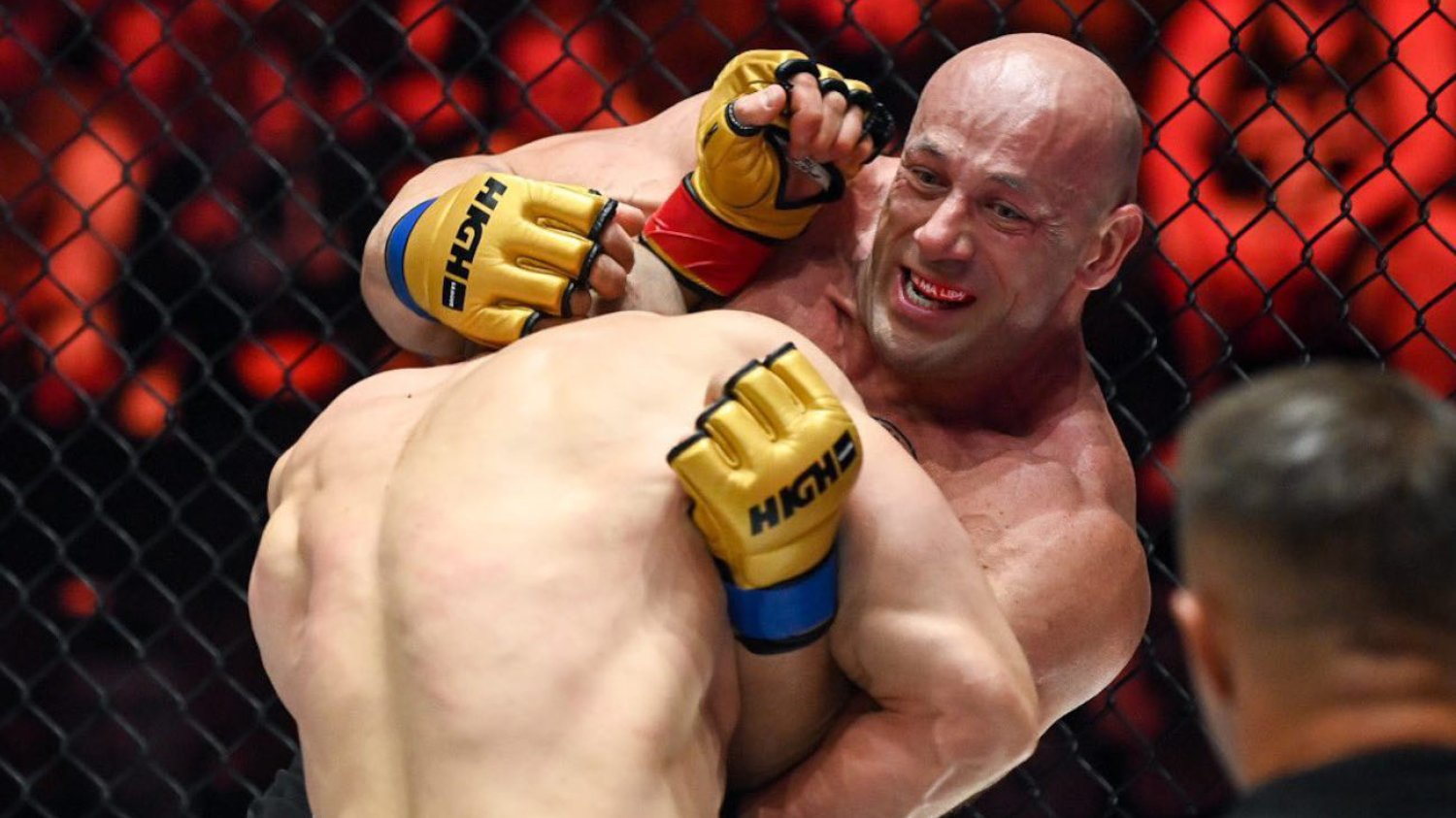 W pierwszy weekend czerwca odbyła się gala HIGH League 3, gdzie w jednym z freak fightów pojawił się Robert Burneika.