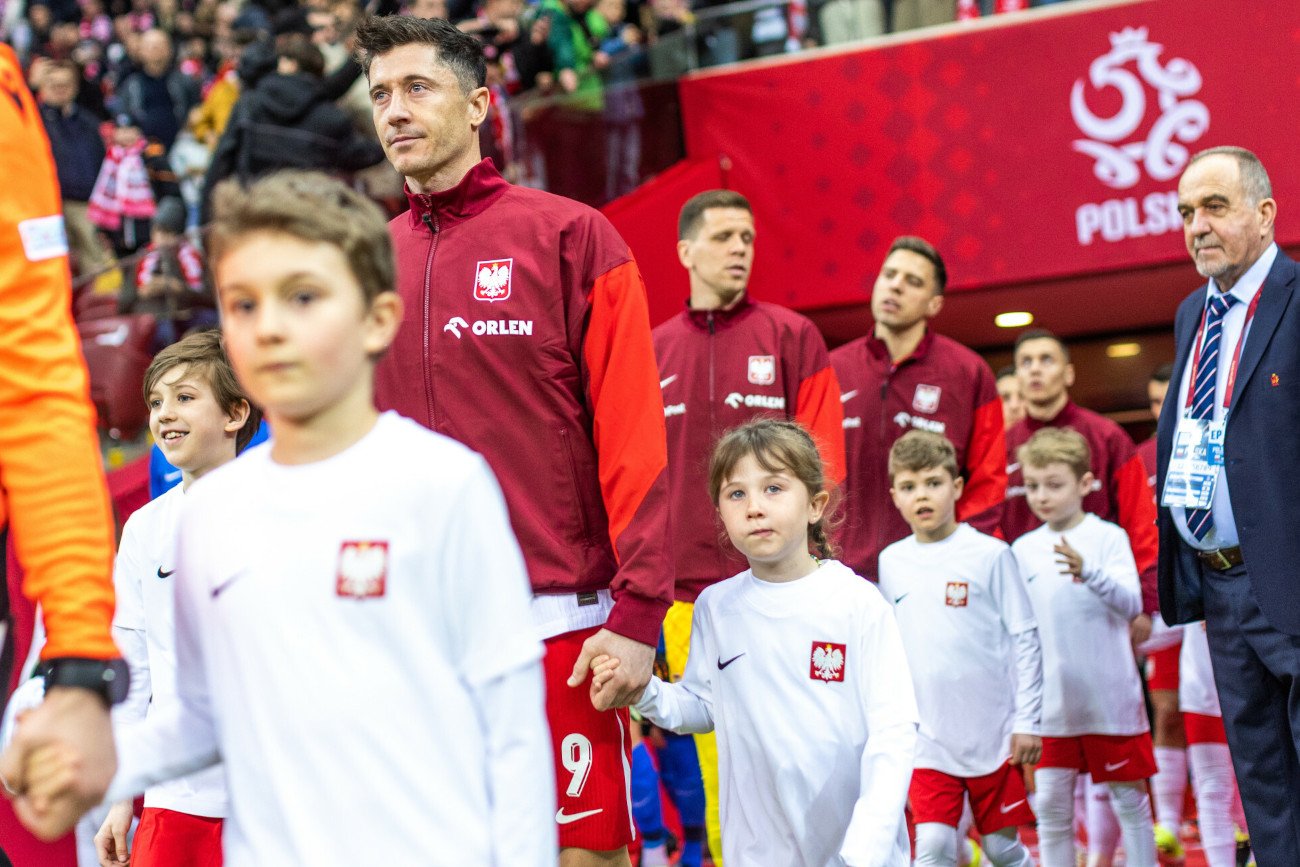 Robert Lewandowski wchodził na murawę z córką.