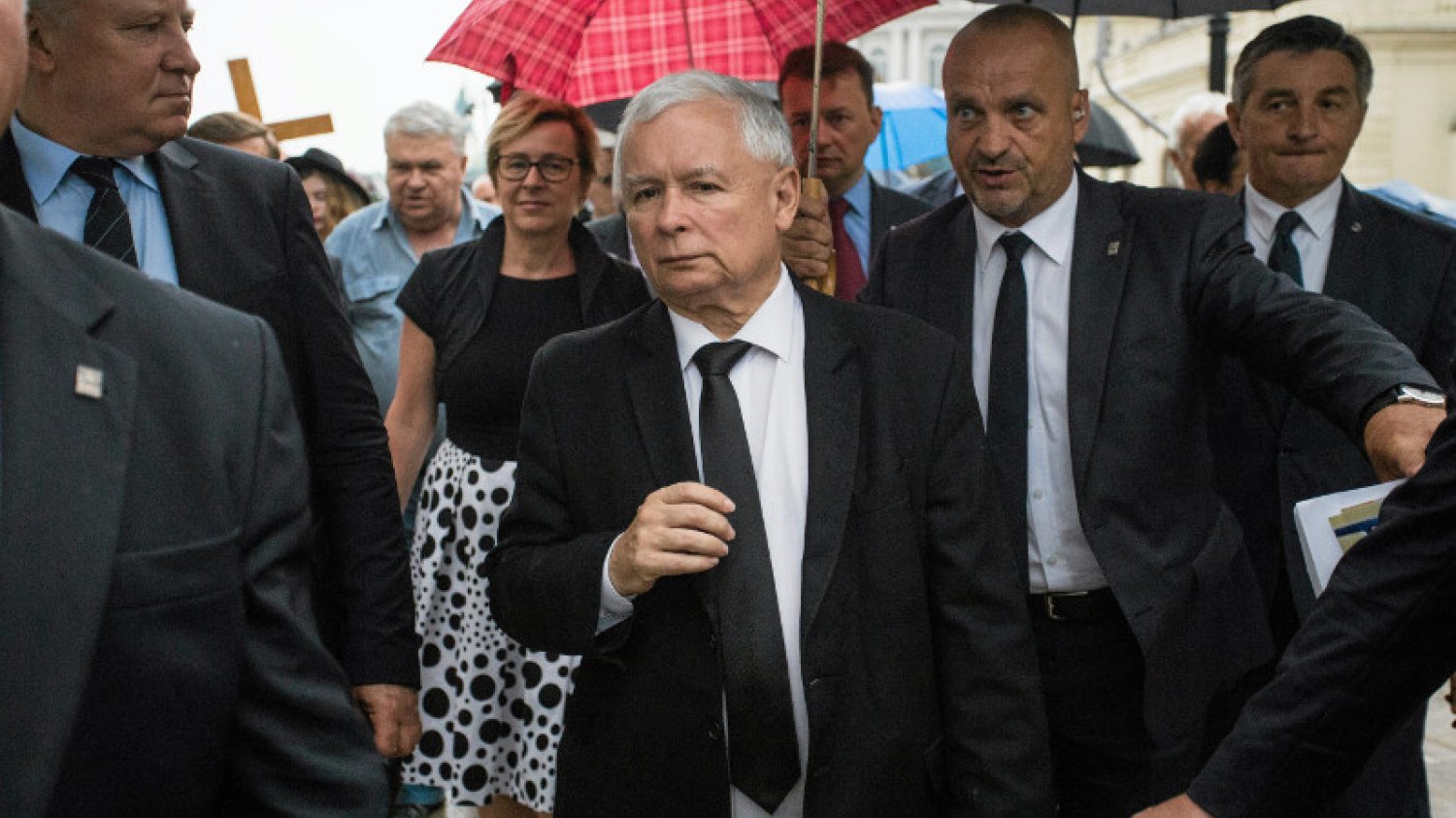 88 miesięcy po 10 kwietnia 2010 r. PiS znowu pojawił się na wiecu pod Pałacem Prezydenckim. Jarosław Kaczyński tradycyjnie zapowiedział "dochodzenie do prawdy" o przyczynach katastrofy smoleńskiej.