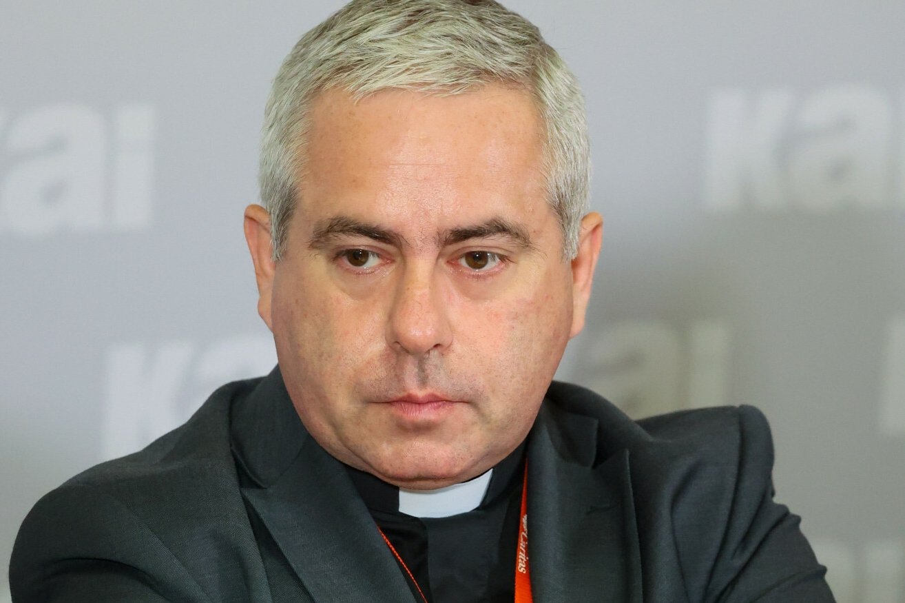 Dziwna sytuacja z zawieszeniem dyrektora Caritasu. Kuria wydała nowy komunikat Dyrektor Caritas zawieszony. Dziwny komunikat ws. księdza Marcina Iżyckiego