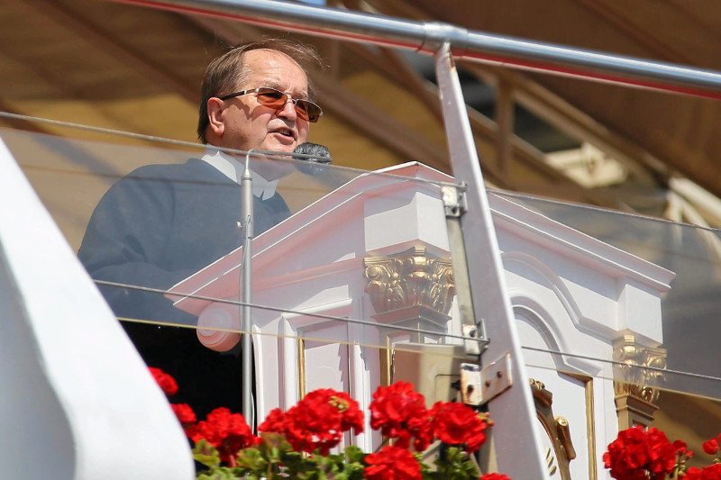 "Nasz Dziennik" opublikował wzór do "pomocy" założycielowi Radia Maryja.