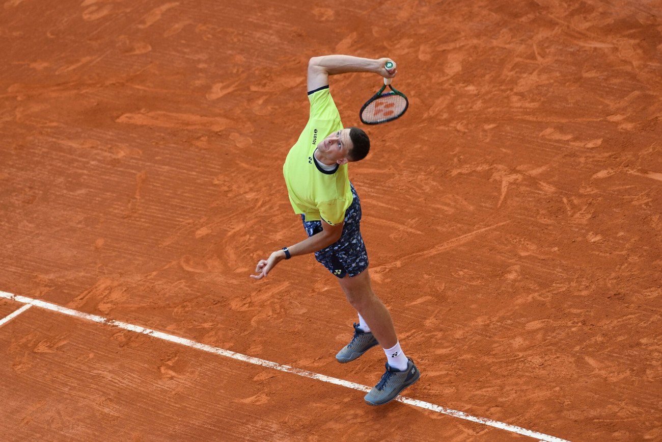 Hubert Hurkacz w III rundzie turnieju w Monte Carlo uporał się z Hiszpanem Albertem Ramosem-Vinolasem.