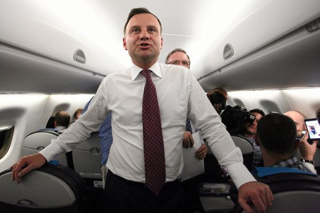 Andrzej Duda służbowo latał do Poznania wykładać na prywatnej uczelni.