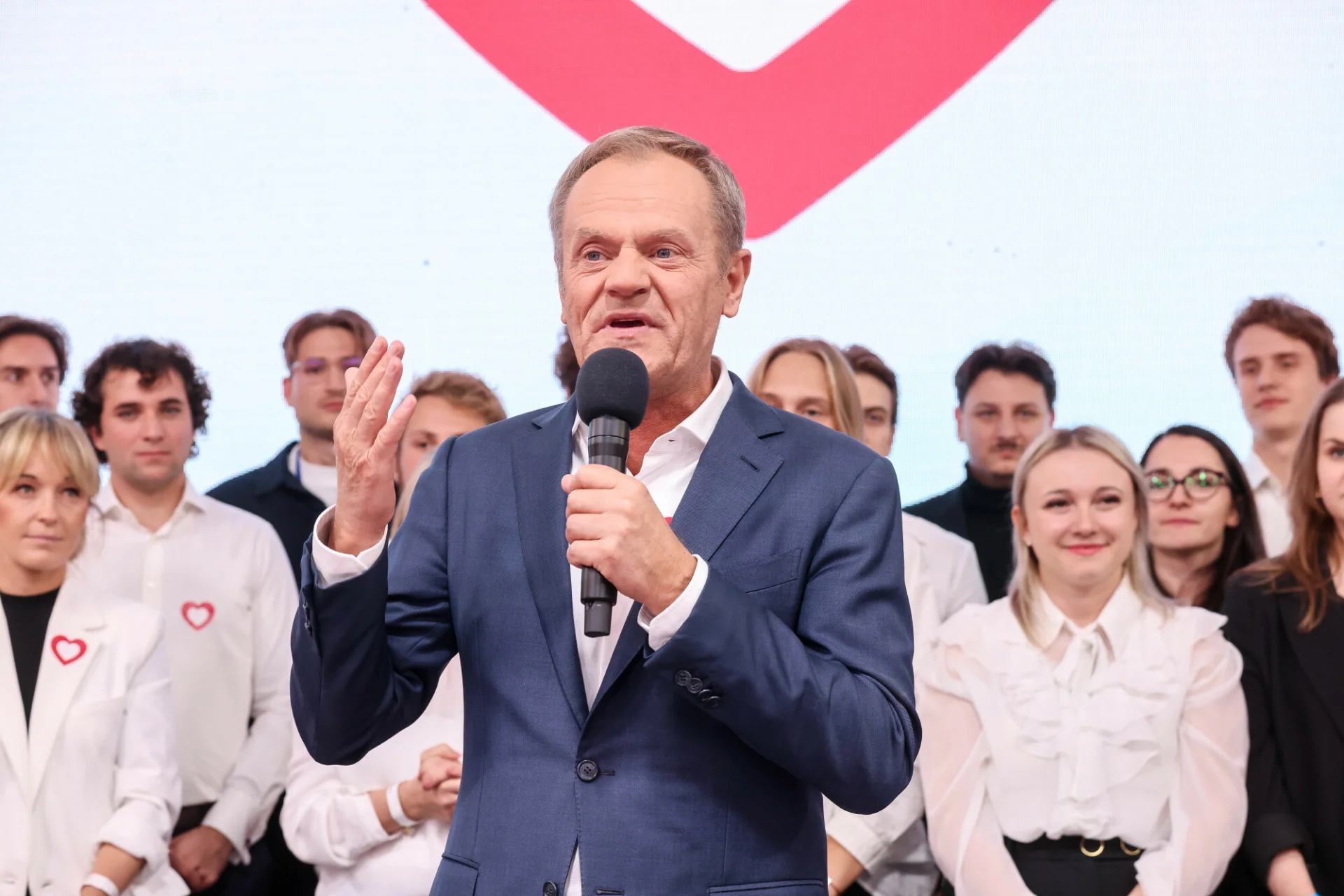 To Koalicja Obywatelska zwycięża w wyborach do Parlamentu Europejskiego w 2024 roku. Wieczór wyborczy KO.