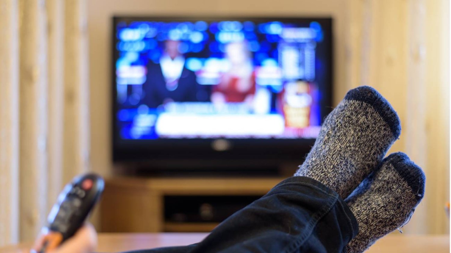 Zasypiam przed telewizorem – co to znaczy? Sen przed włączonym TV