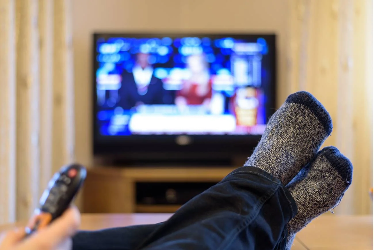 Zasypiam przed telewizorem – co to znaczy? Sen przed włączonym TV