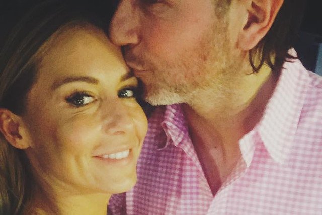 Małgorzata Rozenek i Radosław Majdan zarobili na ślubie. Deklarują, że pieniądze - ponad 90 tys. zł - przeznaczą na cele charytatywne.Internauci wyrzucają im, że to za mało.