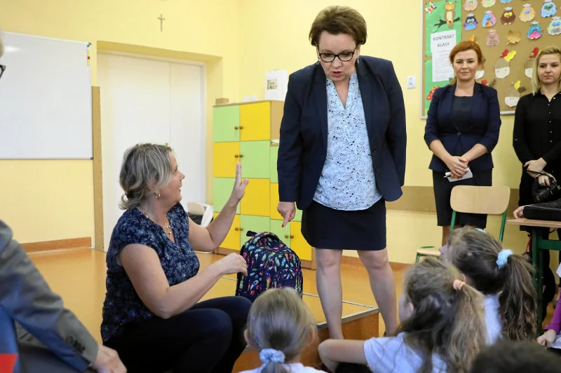 Warszawa Bemowo, Szkoła Podstawowa nr 316 przy ul. Szobera. 1 października minister edukacji Anna Zalewska wzięła tu udział w akcji "Dzień Tornistra ".