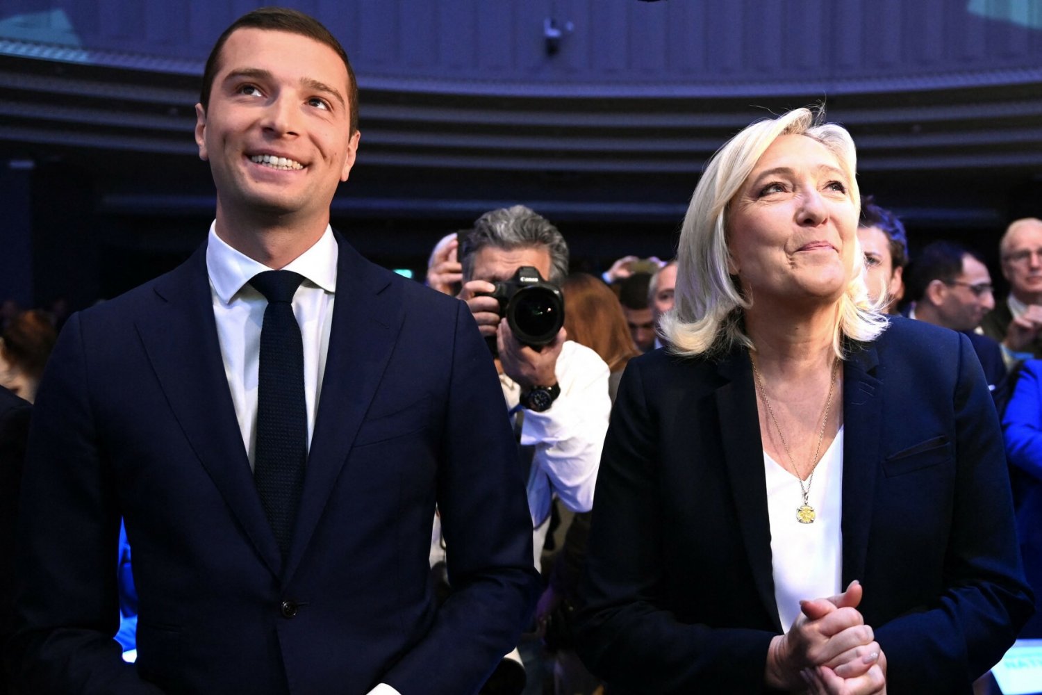 Wybory we Francji. Ekspert wyjaśnia, co będzie oznaczać sukces prawicy z ZN.