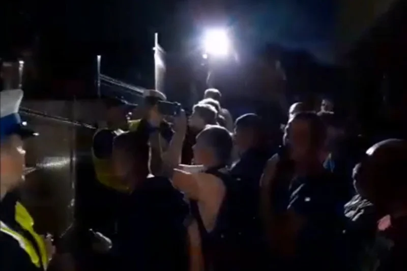 Przed gmachem Prokuratury w Świdnicy zebrał się tłum podczas przesłuchania podejrzanego o dokonanie zabójstwa Kristiny D.