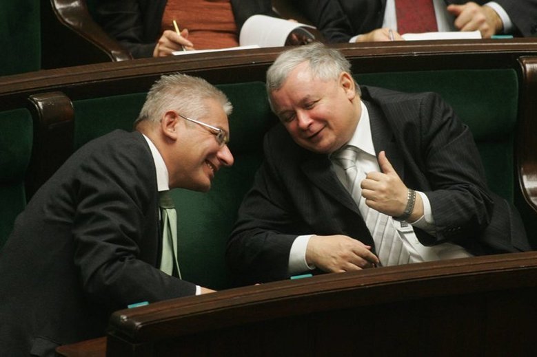 Ludwik Dorn i Jarosław Kaczyński. 5 listopada 2007 roku Dorn zrezygnował z funkcji wiceprezesa PiS, sprzeciwiając się polityce Jarosława Kaczyńskiego w partii.